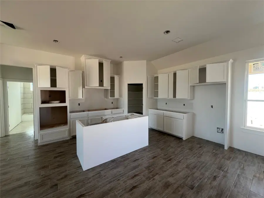 101 Cattleman Drive, Springtown, TX 76082 - Image #3