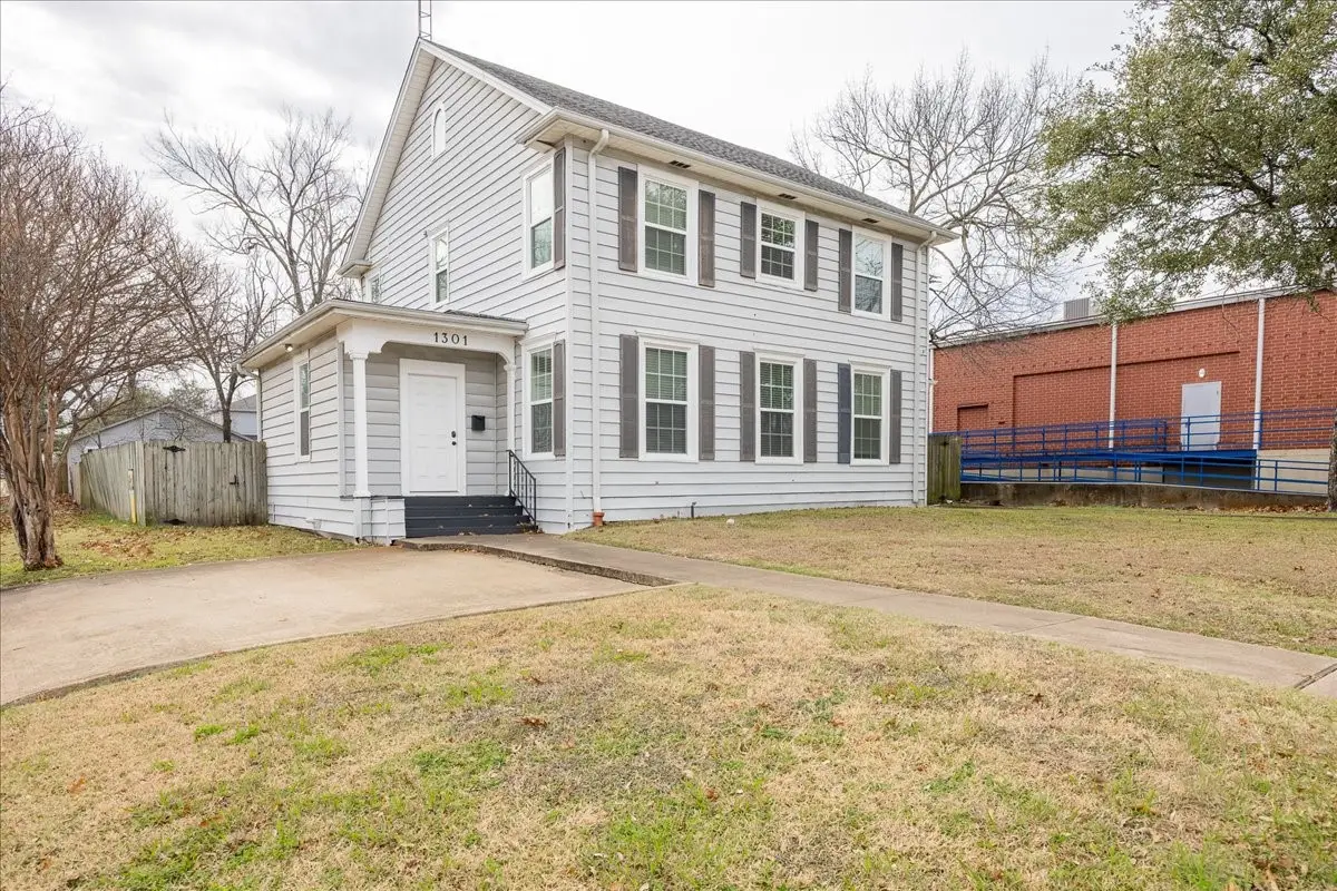 1301 W 2nd Avenue, Corsicana, TX 75110 - Image #1