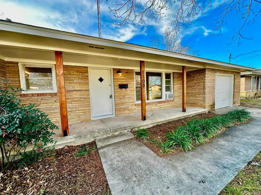 1103 Fair Avenue, Gainesville, TX 76240 - Image #2