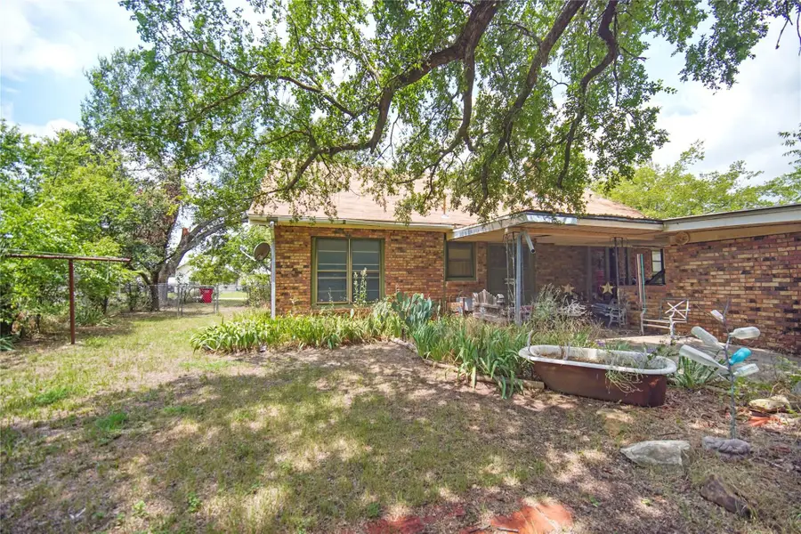 127 Valentine Street, Windthorst, TX 76389 - Image #2