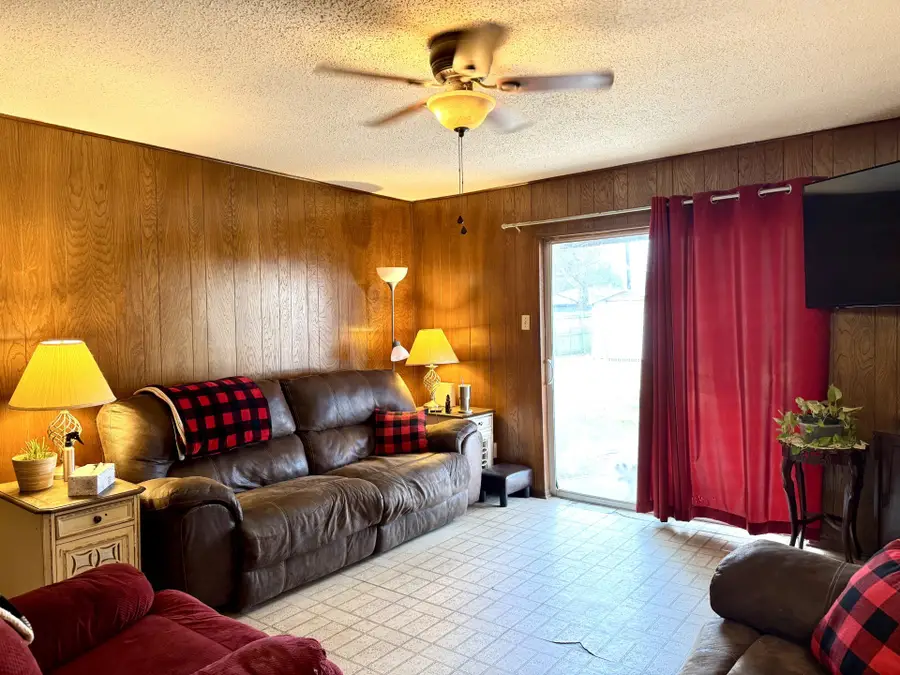 317 N Trail Street, Crowley, TX 76036 - Image #3