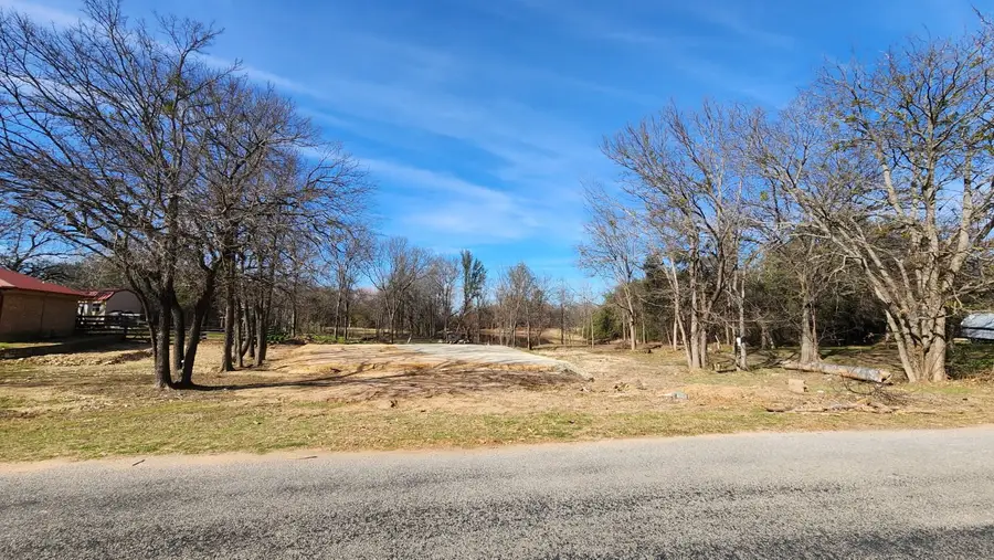 406 Shady Grove Drive, Granbury, TX 76049 - Image #3