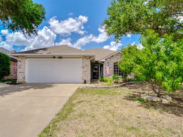 936 Silver Streak Drive, Saginaw, TX 76131