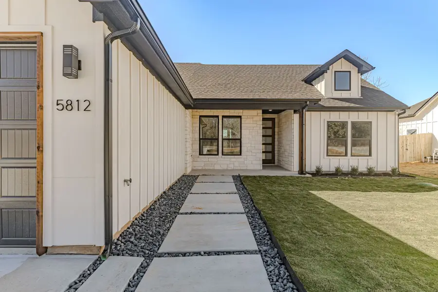 5812 Belaire Circle, Granbury, TX 76048 - Image #2