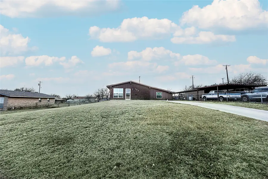 702 E Decatur Street, Bowie, TX 76230 - Image #2