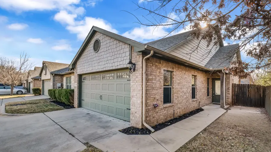2233 Cobblestone Court, Granbury, TX 76049 - Image #2