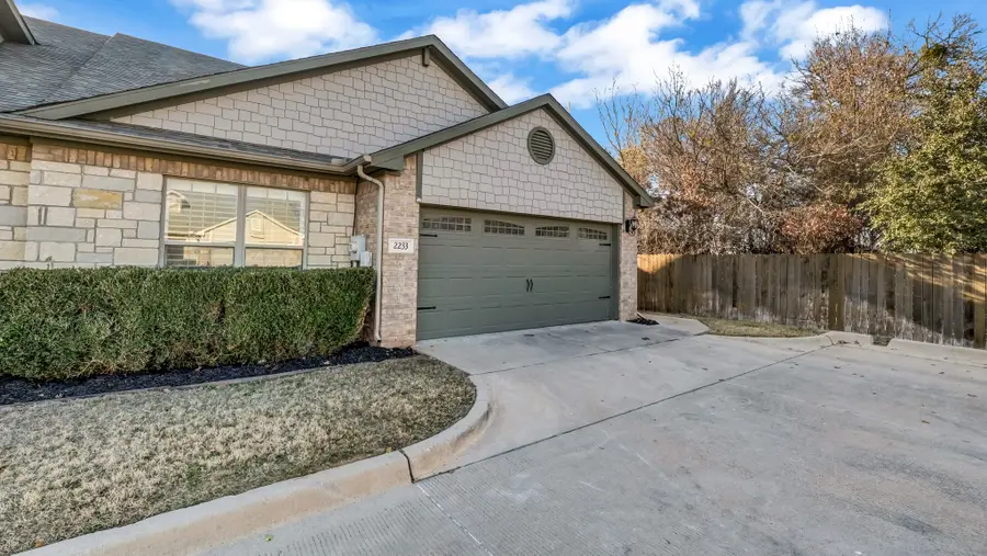 2233 Cobblestone Court, Granbury, TX 76049 - Image #3