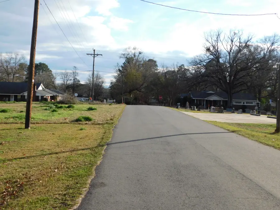 604 NW 7th Street, Springhill, LA 71075 - Image #2