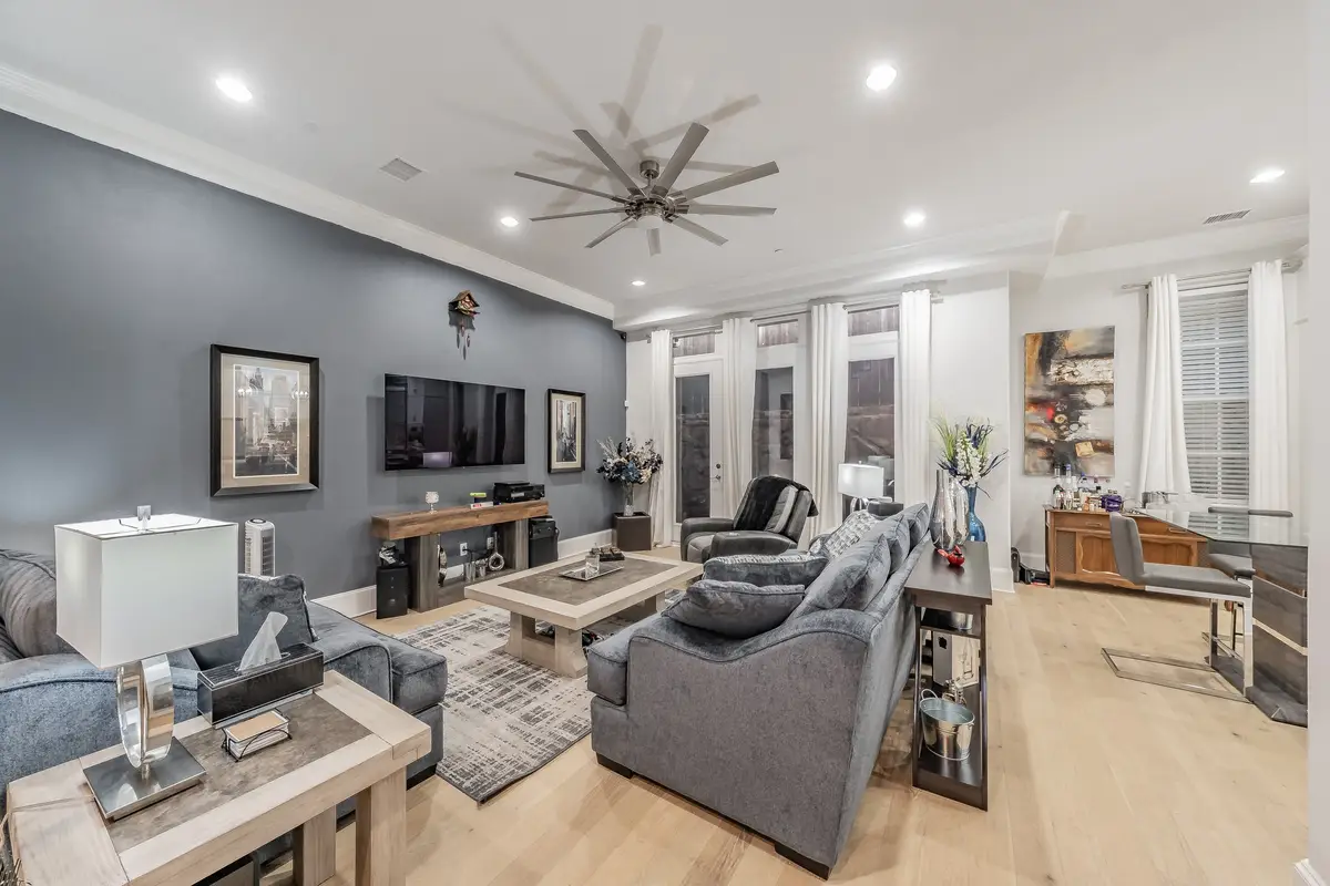 7333 Valley View Lane #902, Dallas, TX 75240 - Image #1