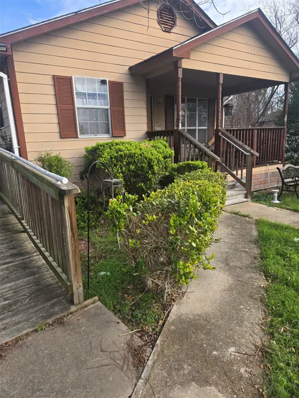 611 Maple Street, Taylor, TX 76574