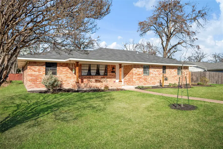810 Danish Drive, Grand Prairie, TX 75050 - Image #2