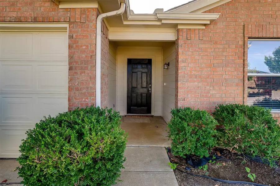 8304 Horse Whisper Lane, Fort Worth, TX 76131 - Image #2