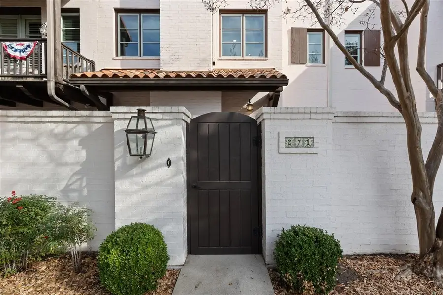 271 Casa Blanca Avenue, Fort Worth, TX 76107 - Image #2