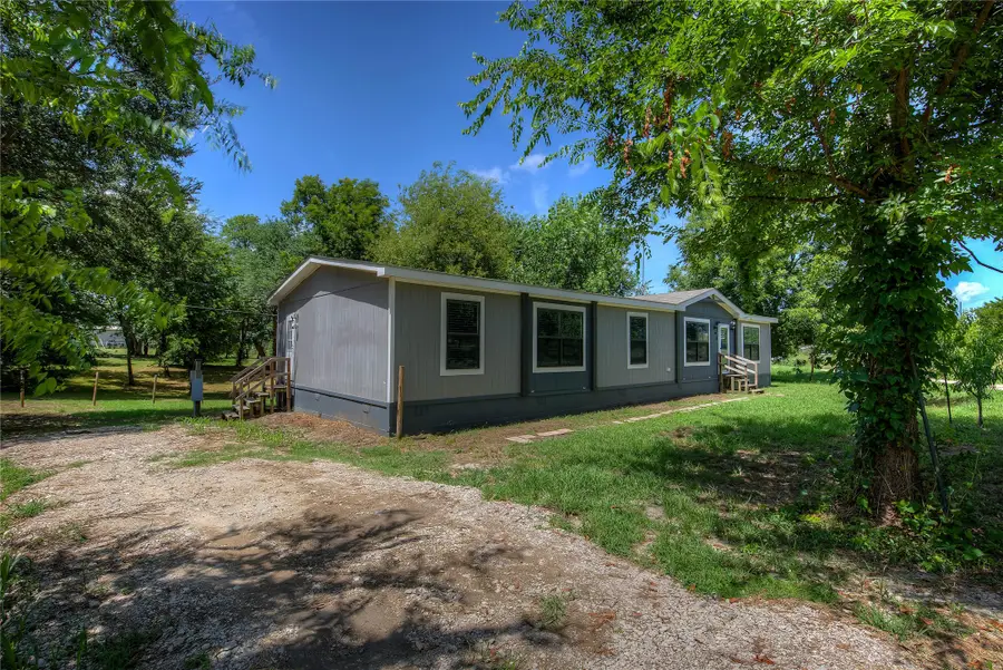 3910 High Land Drive, Lone Oak, TX 75453 - Image #2