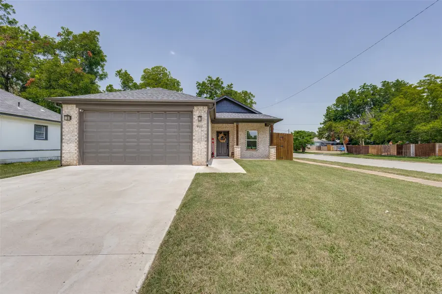 901 W Owing Street, Denison, TX 75020 - Image #2