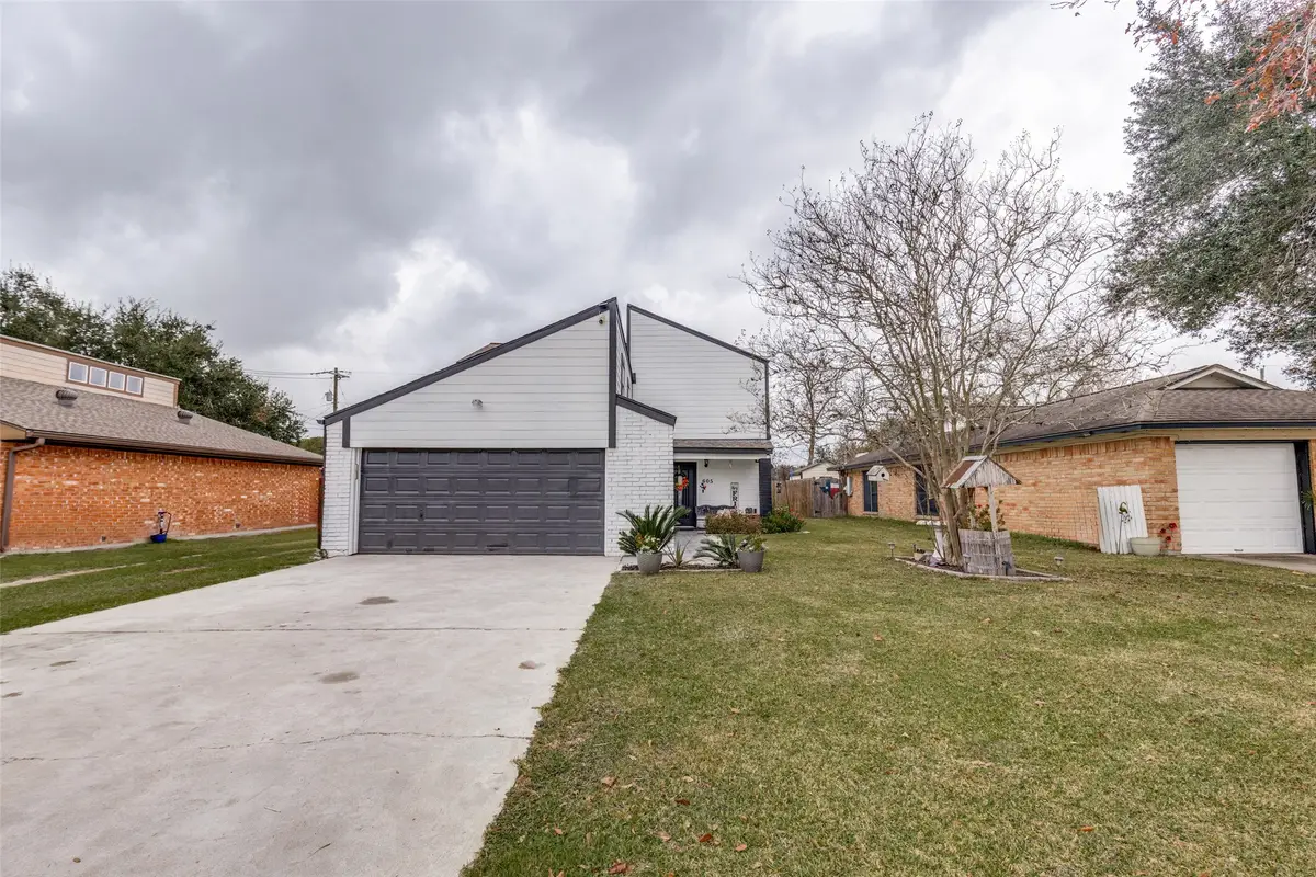 605 S Remington Drive, Angleton, TX 77515 - Image #1
