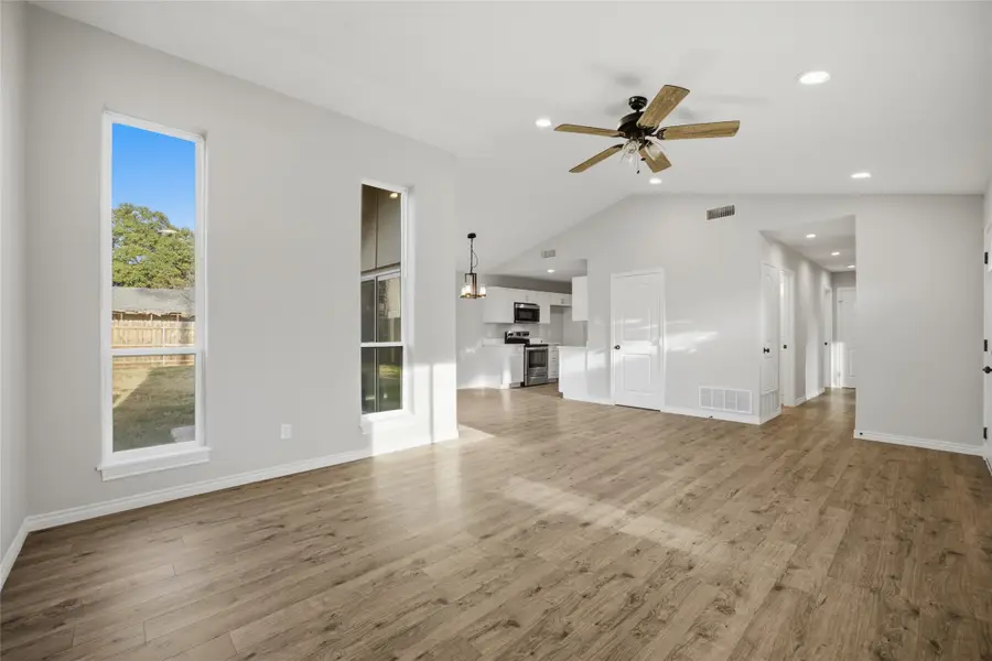 4622 Oakwood Drive, Garland, TX 75043 - Image #3