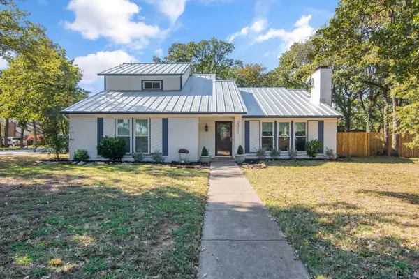 2311 Hummingbird Trail, Grapevine, TX 76051