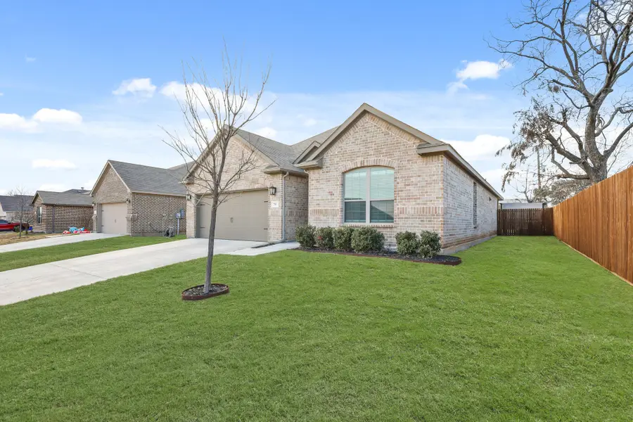 733 Vaquero Street, White Settlement, TX 76108 - Image #3
