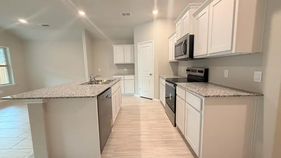 541 Marsh Street, Cleburne, TX 76033 - Image #3