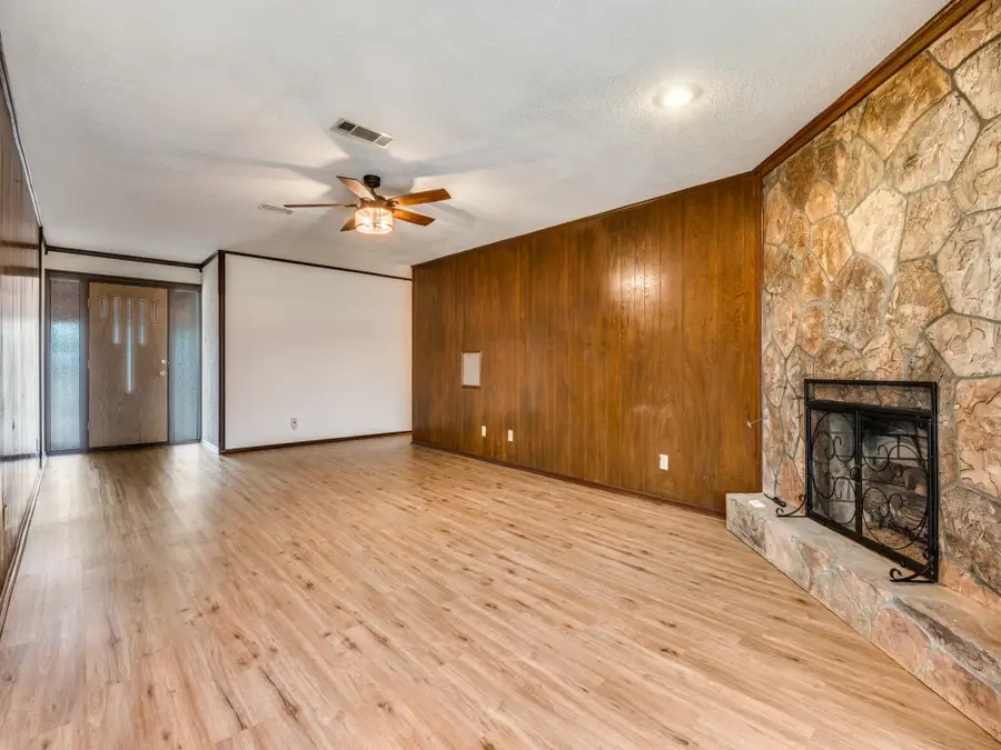 3245 Gail Court, Irving, TX 75060 - Image #3