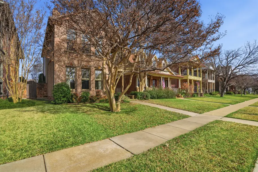 3732 Clarke Avenue, Fort Worth, TX 76107 - Image #2