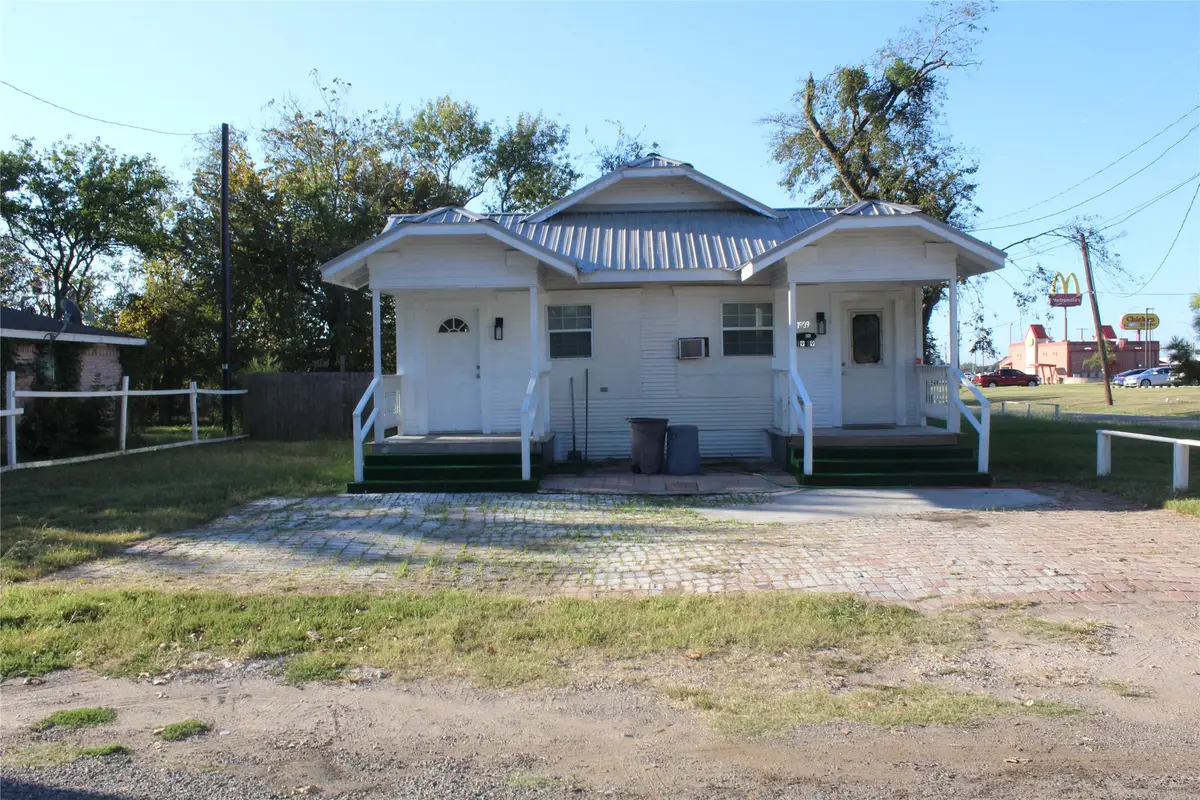 1909 Sycamore Street, Commerce, TX 75428 - Image #1