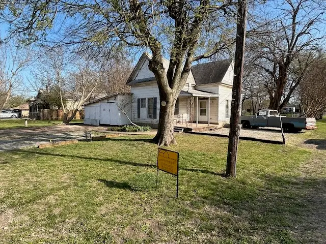 401 E Spruce Street, Whitewright, TX 75491 - Image #1