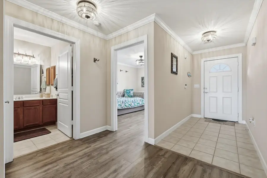 863 Lindbergh Lane, Grand Prairie, TX 75051 - Image #2