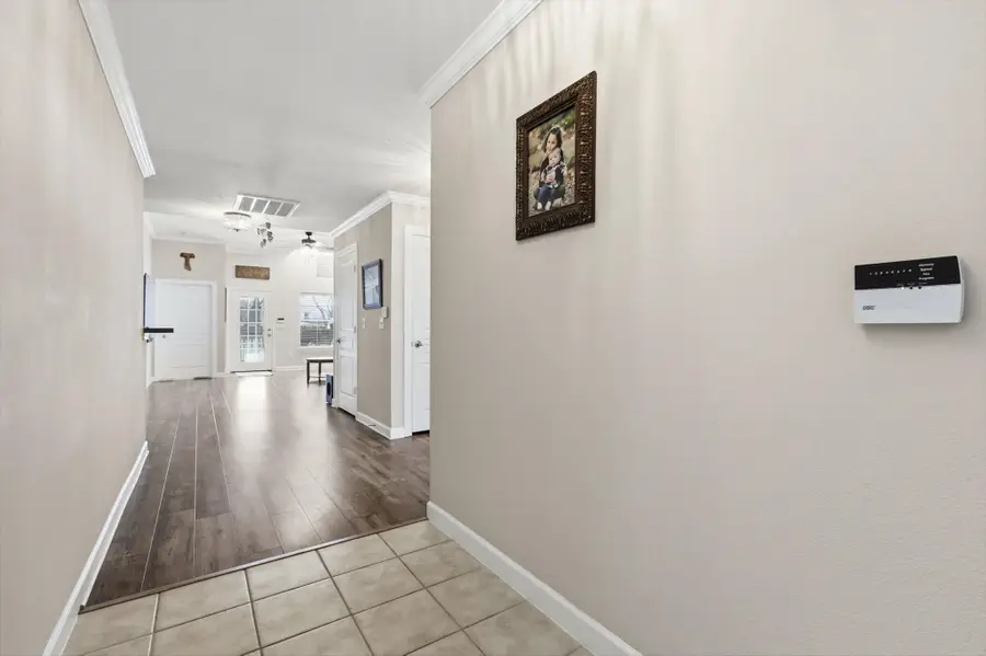 863 Lindbergh Lane, Grand Prairie, TX 75051 - Image #3