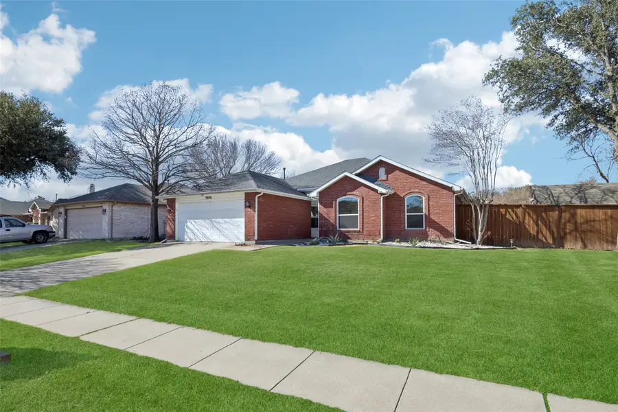 1016 Grand Central Parkway, Saginaw, TX 76131 - Image #2