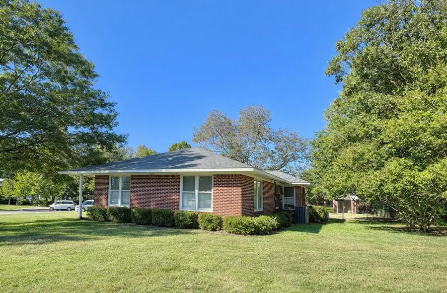 724 S Rusk Street, Gainesville, TX 76240 - Image #3