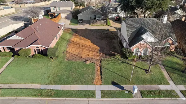 4304 Saugus Drive, Grand Prairie, TX 75052