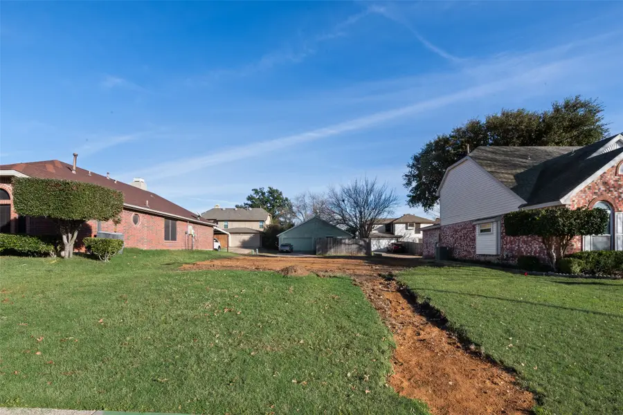 4304 Saugus Drive, Grand Prairie, TX 75052 - Image #2