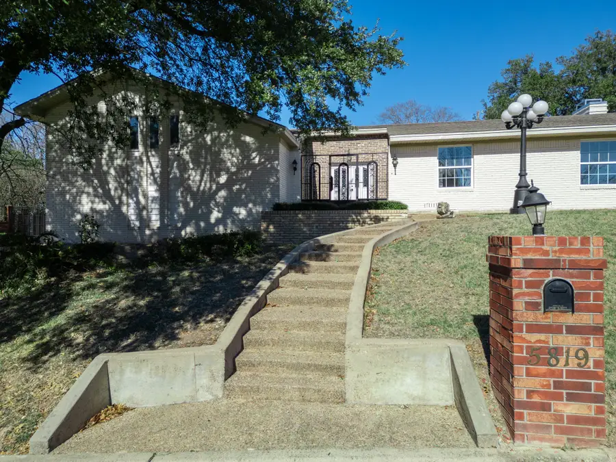 5819 Mount Rockwood Circle, Waco, TX 76710 - Image #3