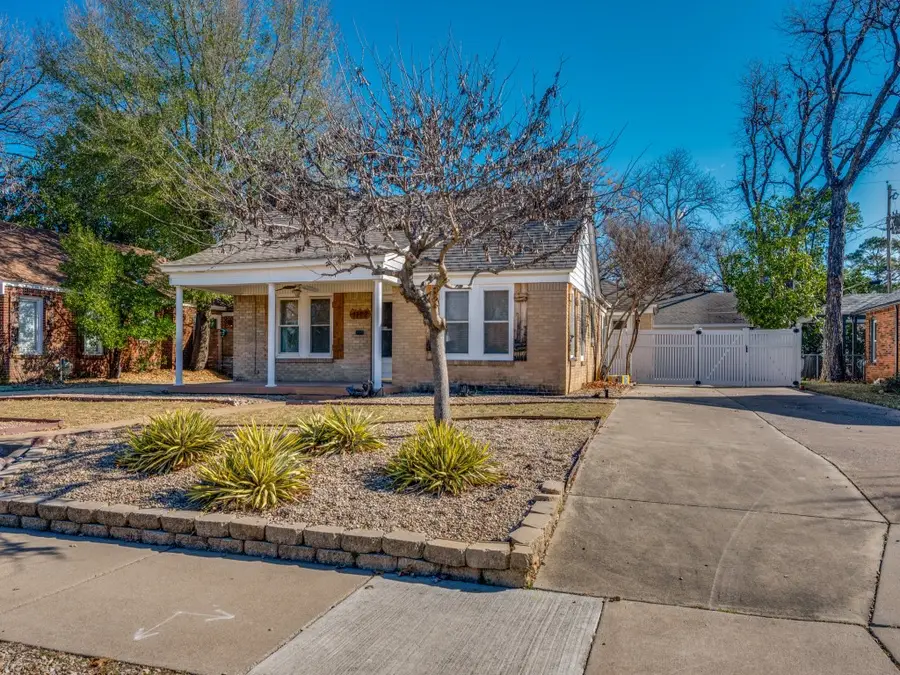 1122 Bonnie Brae Avenue, Fort Worth, TX 76111 - Image #3