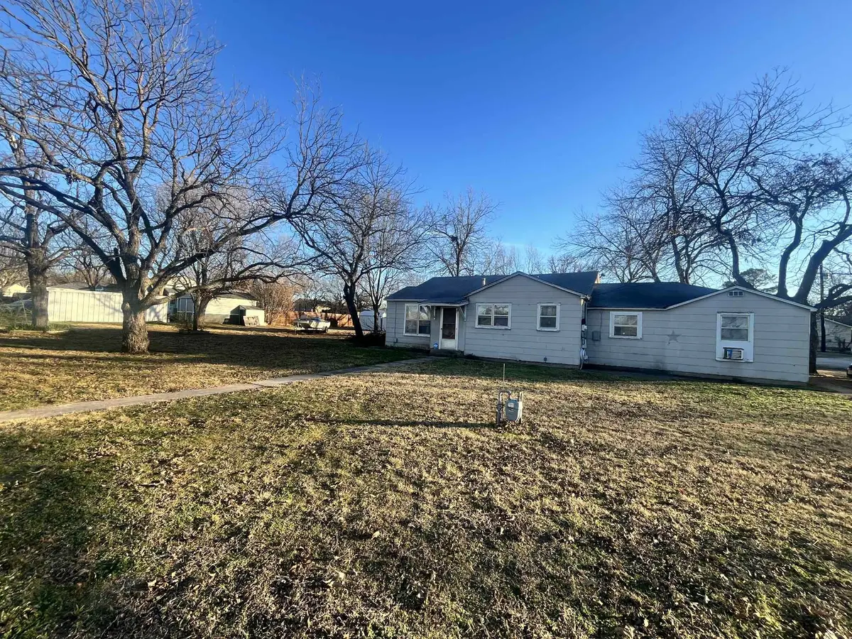 600 E Mesquite Street, Nocona, TX 76255 - Image #1