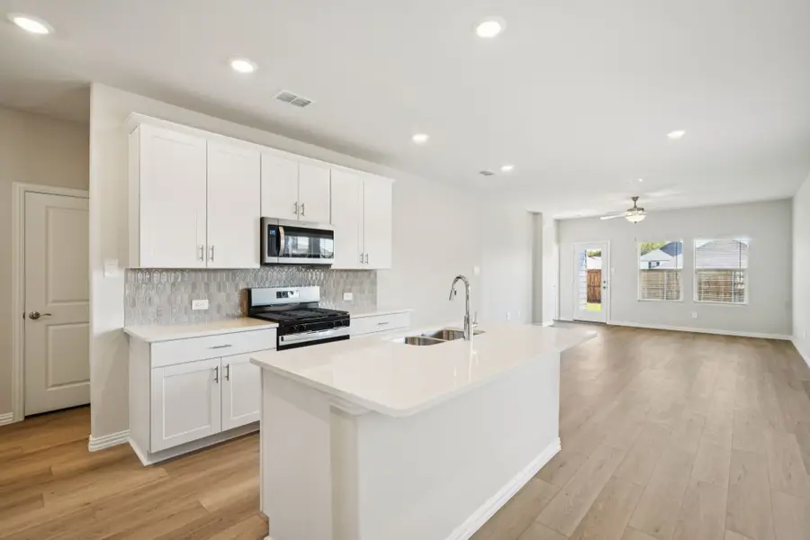 808 Leavenworth Drive, Princeton, TX 75071 - Image #3