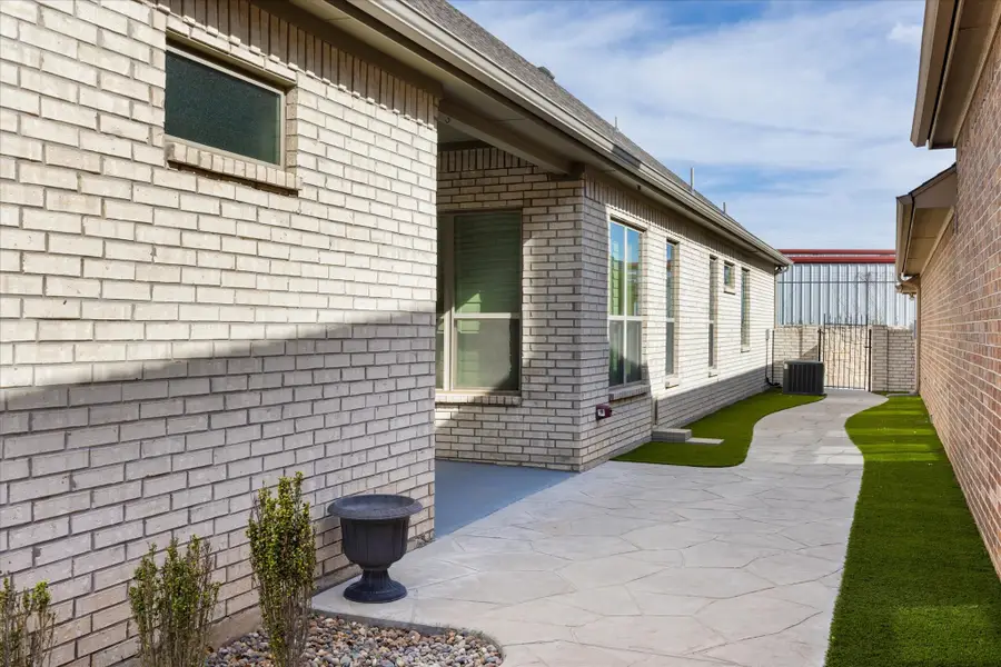 3424 Fountain Way, Granbury, TX 76049 - Image #3