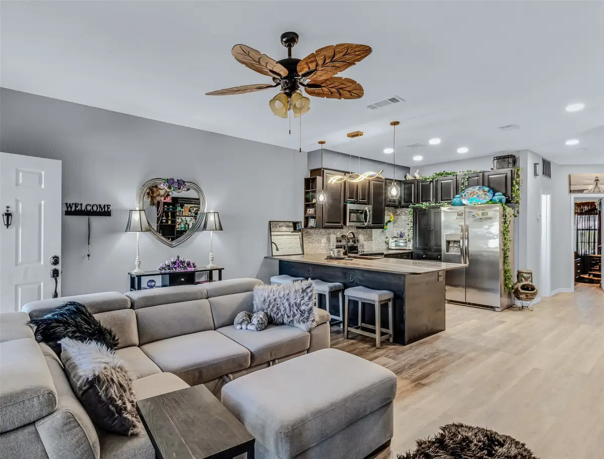 1933 Island Circle #B106, Tool, TX 75143 - Image #1