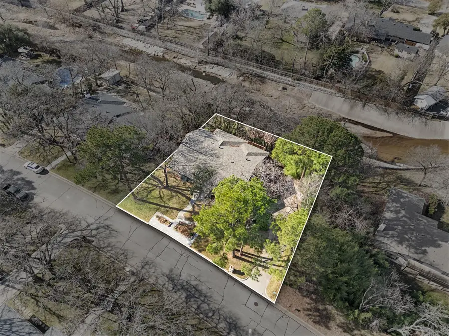 1021 Edgecliff Drive, Bedford, TX 76022 - Image #2