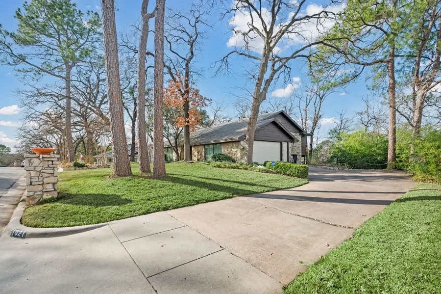 1021 Edgecliff Drive, Bedford, TX 76022 - Image #3
