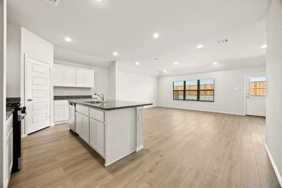 547 Forest Haven Drive, Van Alstyne, TX 75495 - Image #2