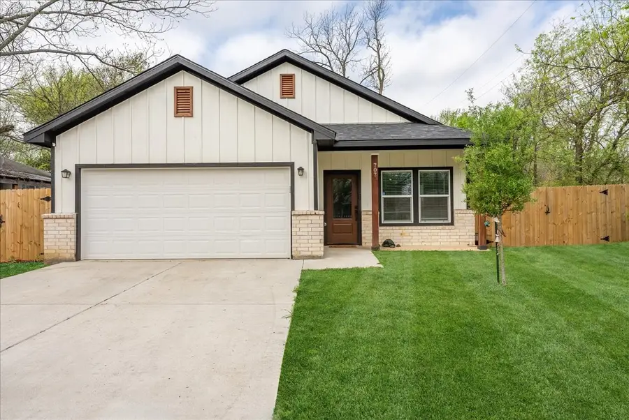 707 N Wilhite Street, Cleburne, TX 76031 - Image #2