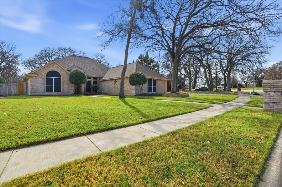 1312 Crows Nest Court, Azle, TX 76020 - Image #3