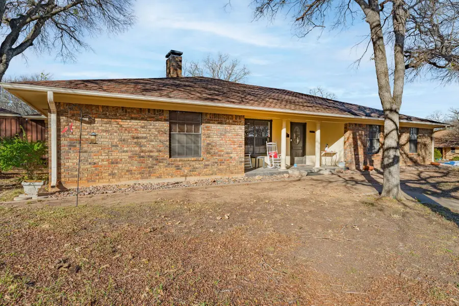 1511 Oak Forest Drive, Graham, TX 76450 - Image #2