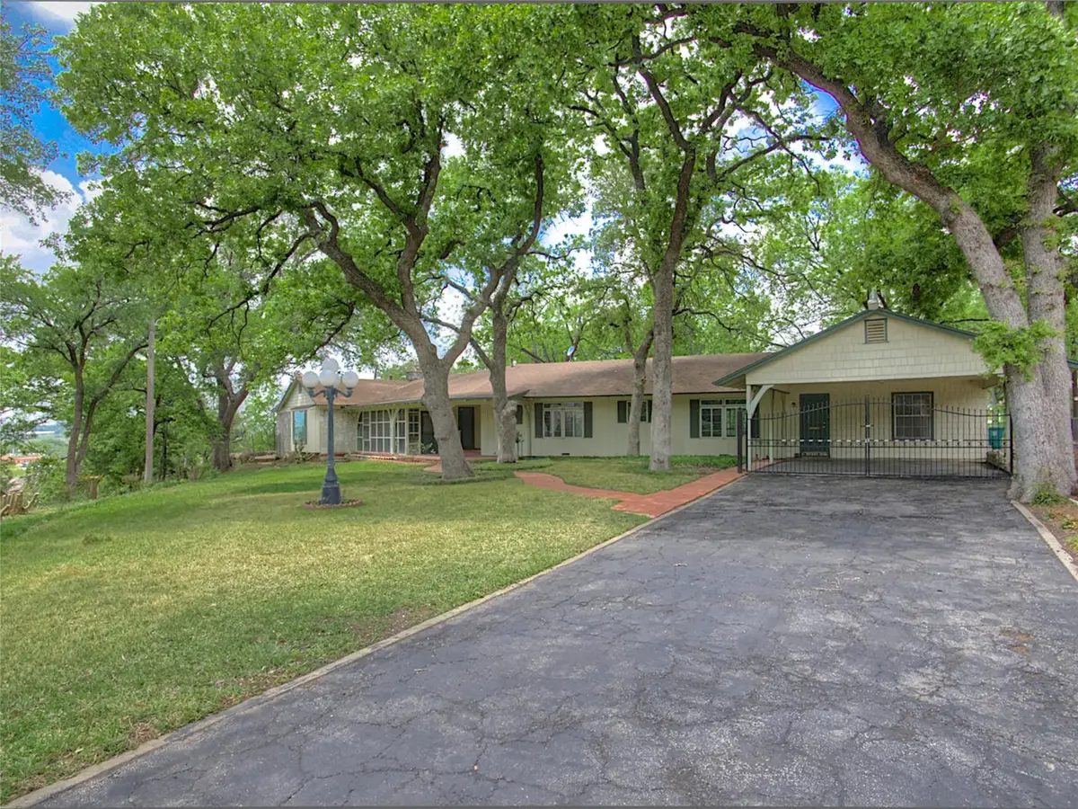 1901 Bluebird Avenue, Fort Worth, TX 76111 - Image #1