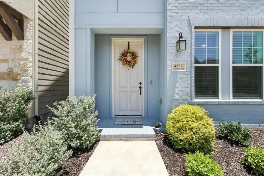 4352 Henderson Avenue, North Richland Hills, TX 76180 - Image #2