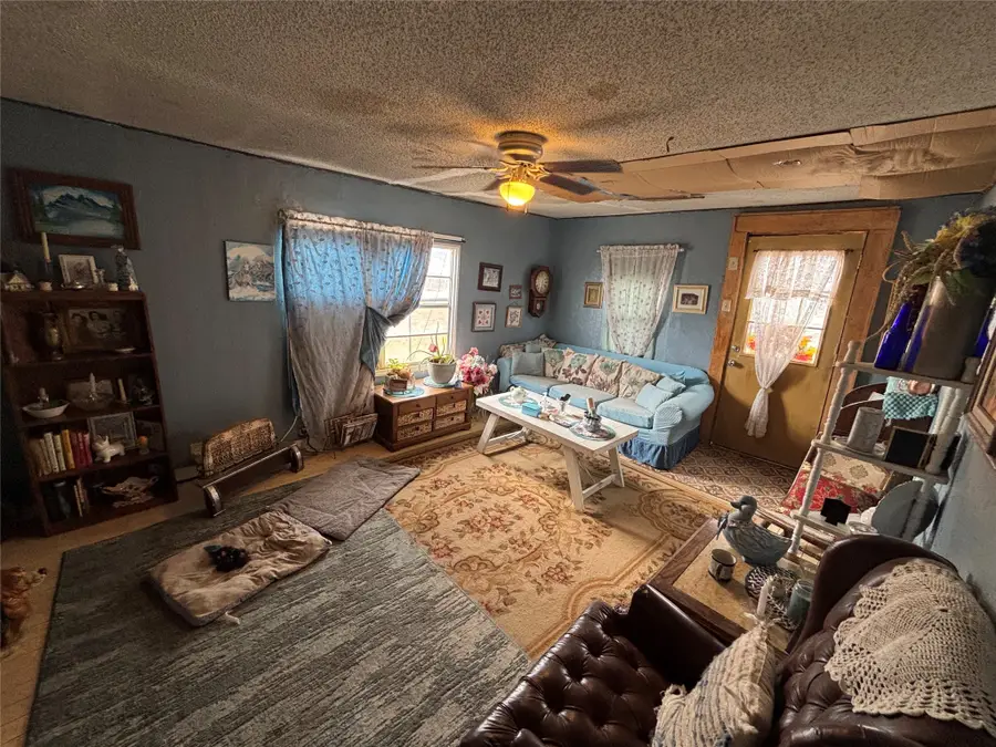 230 N Elm Avenue, Munday, TX 76371 - Image #3