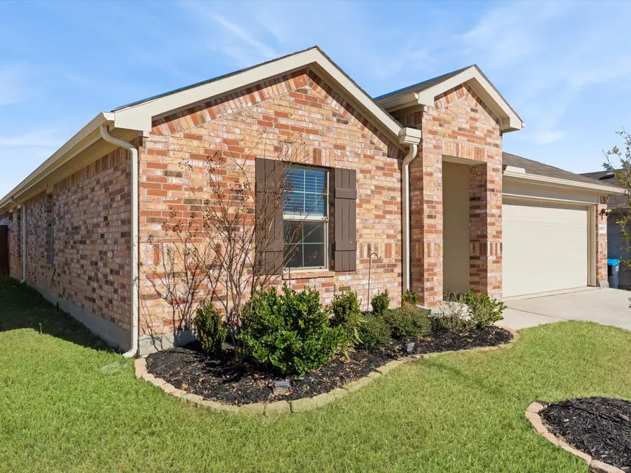 1377 Dillard Creek Drive, Justin, TX 76247 - Image #3